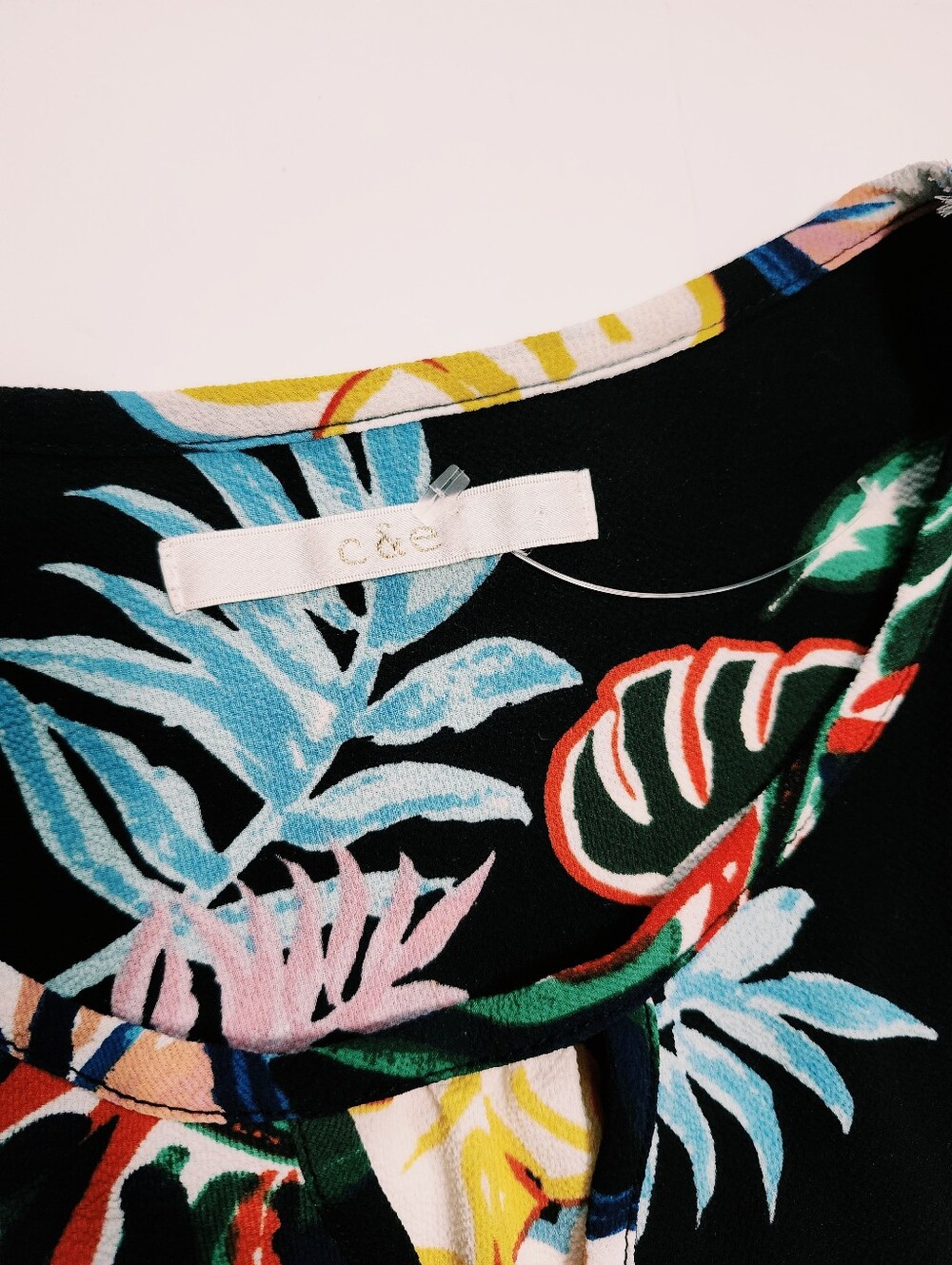 C&E Sleeveless Black Tropical Print Blouse - Picture 2 of 11